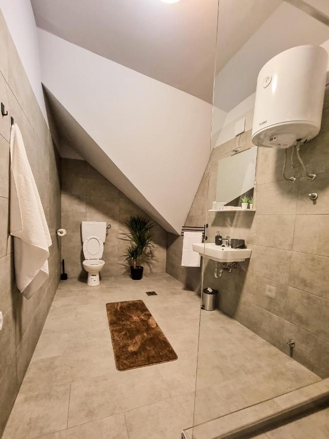 Xxl Rooms Osijek Buitenkant foto