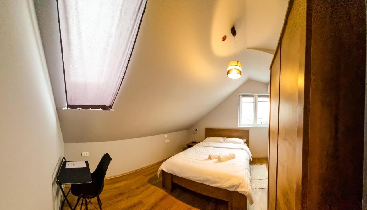 Xxl Rooms Osijek Buitenkant foto
