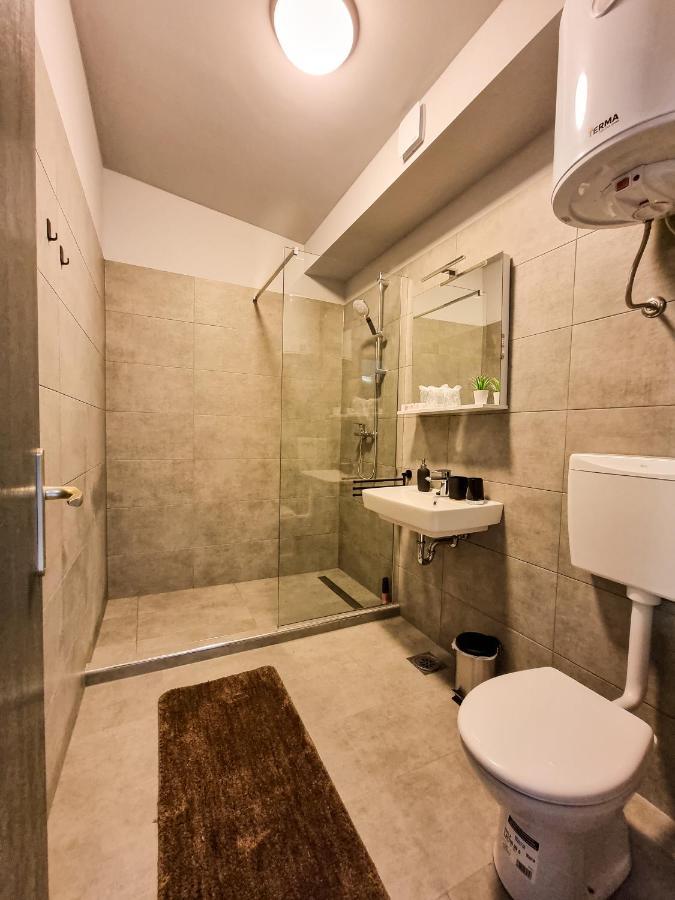 Xxl Rooms Osijek Buitenkant foto