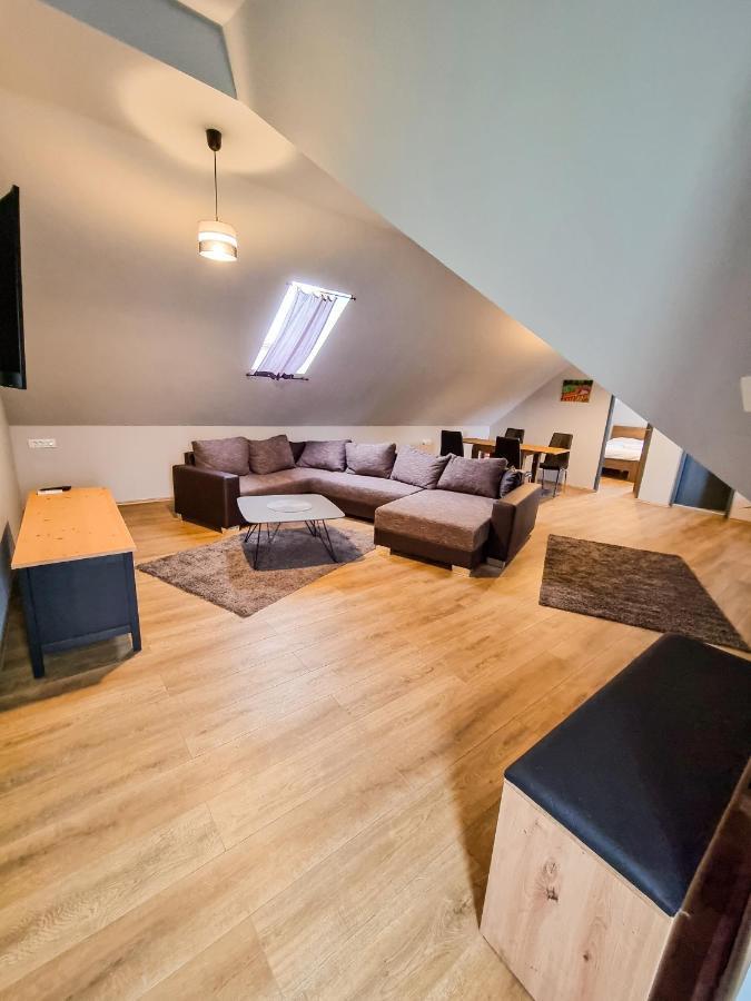 Xxl Rooms Osijek Buitenkant foto