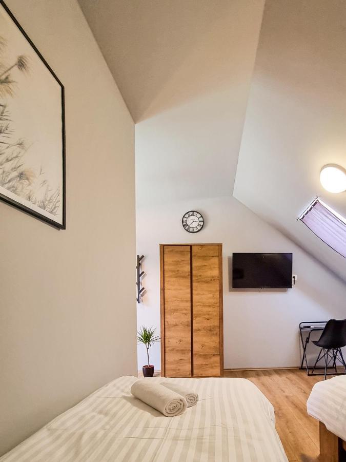 Xxl Rooms Osijek Buitenkant foto