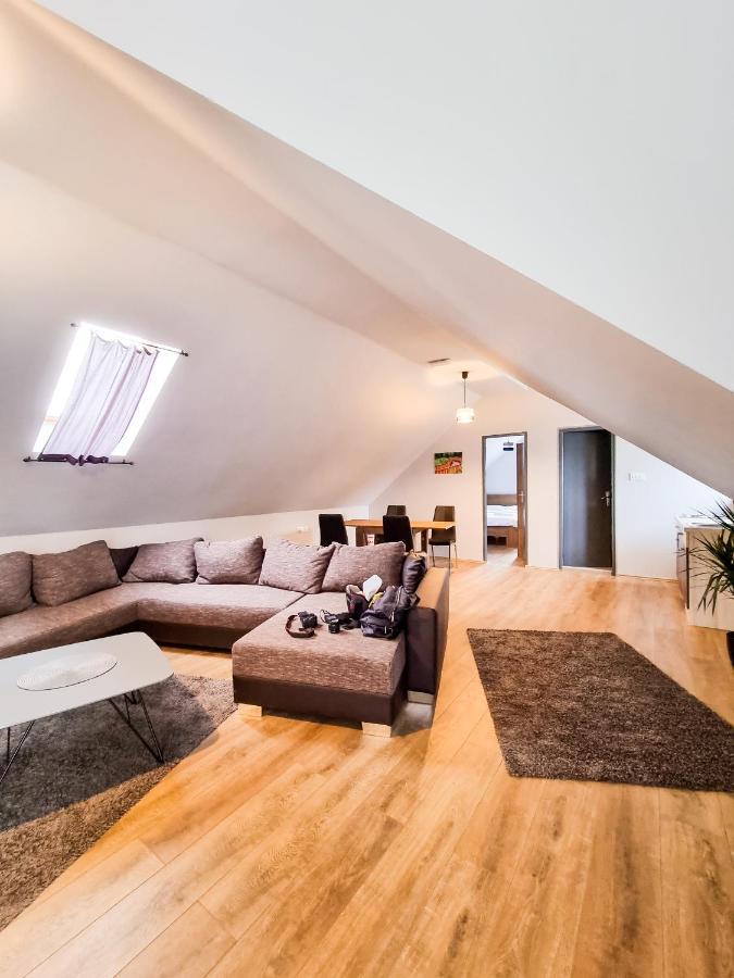 Xxl Rooms Osijek Buitenkant foto