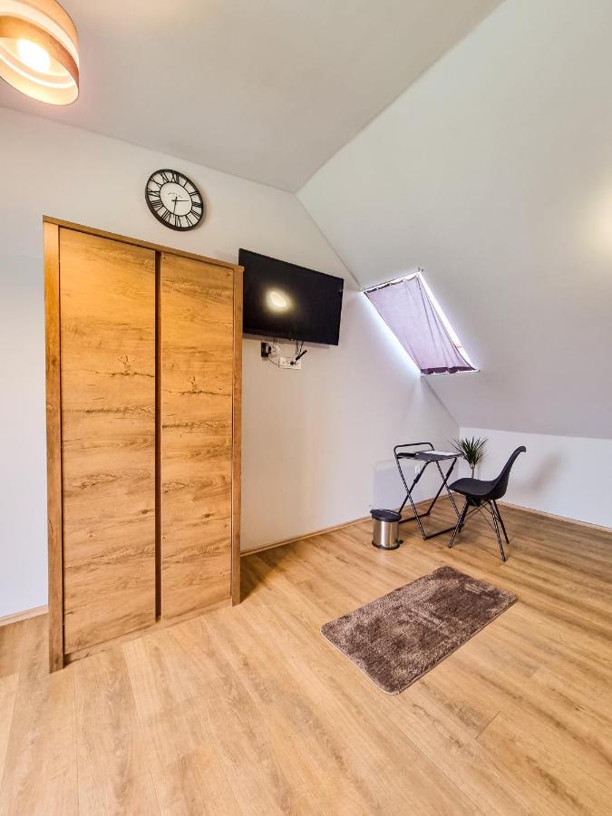 Xxl Rooms Osijek Buitenkant foto