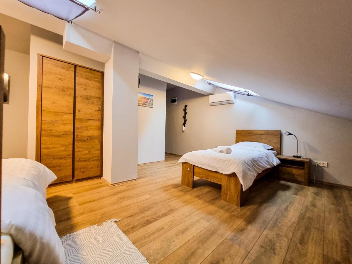 Xxl Rooms Osijek Buitenkant foto