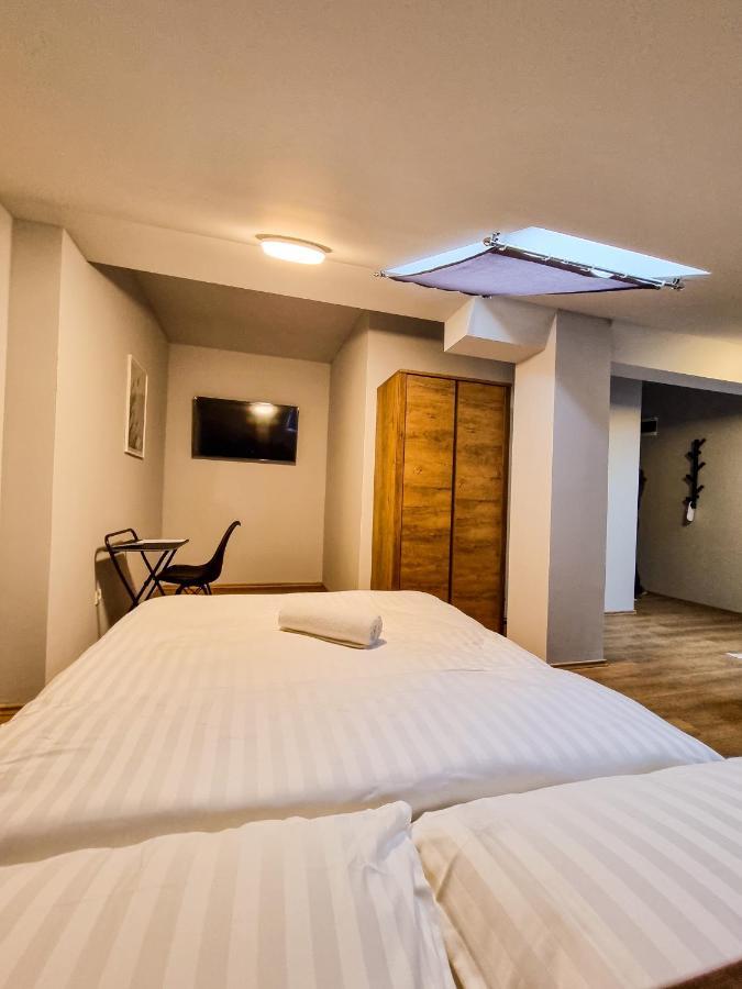 Xxl Rooms Osijek Buitenkant foto