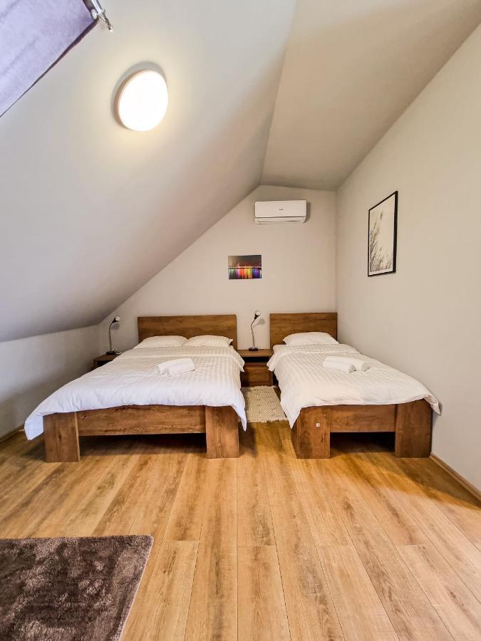 Xxl Rooms Osijek Buitenkant foto