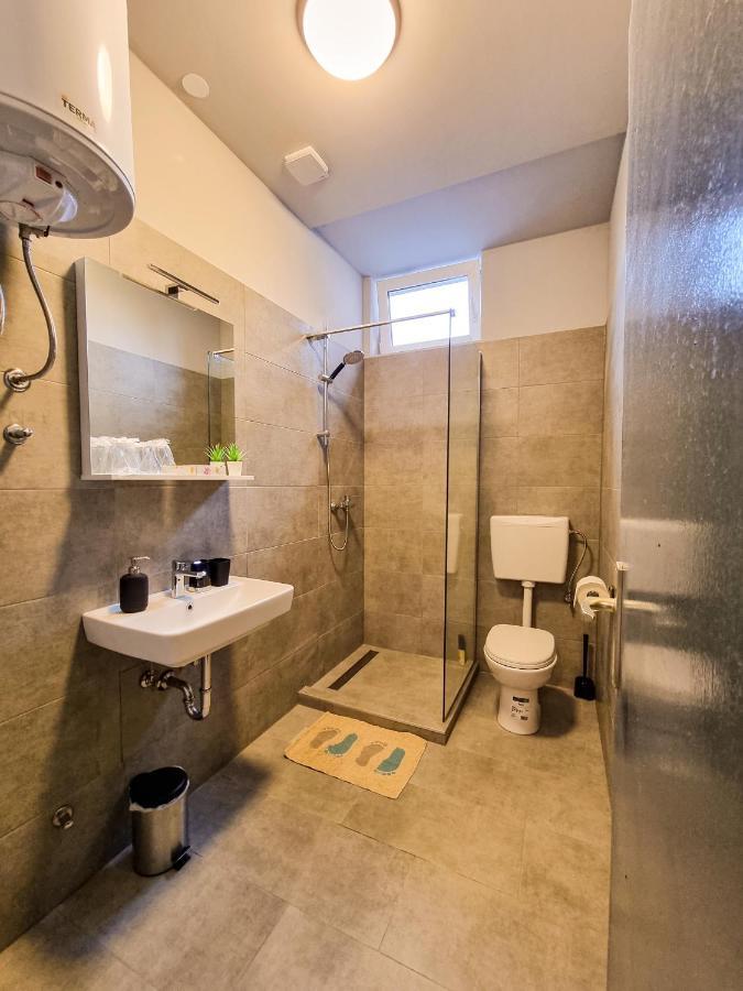 Xxl Rooms Osijek Buitenkant foto