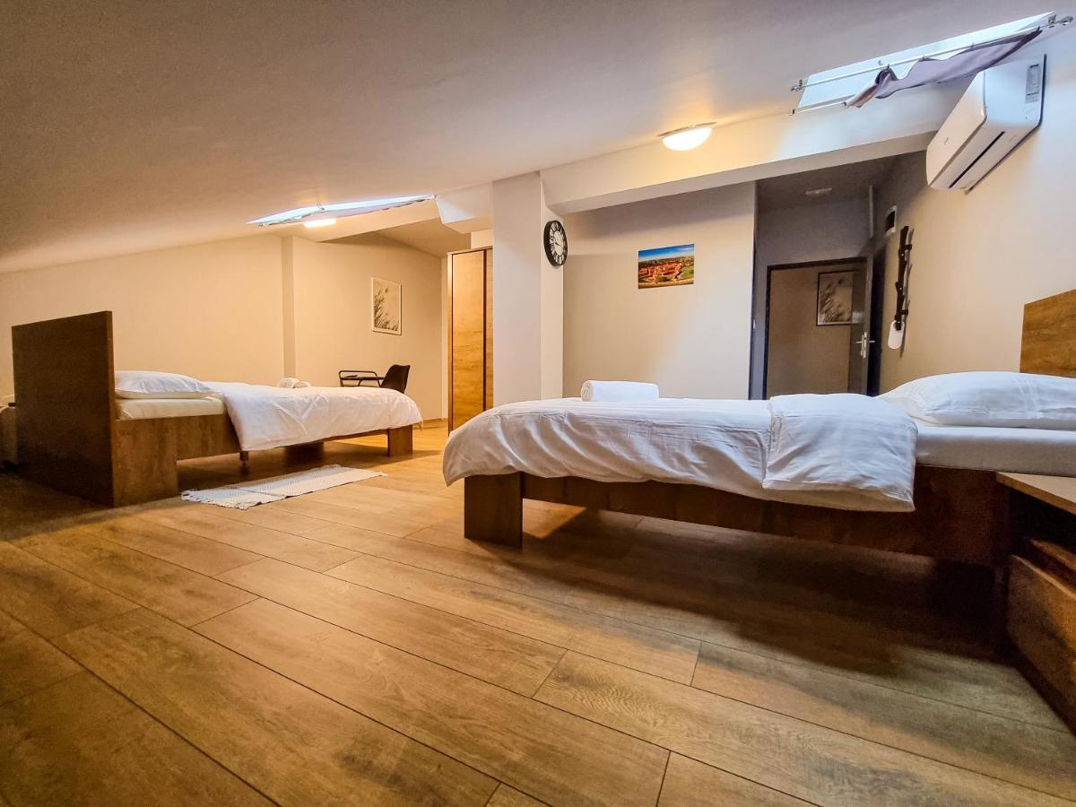 Xxl Rooms Osijek Buitenkant foto