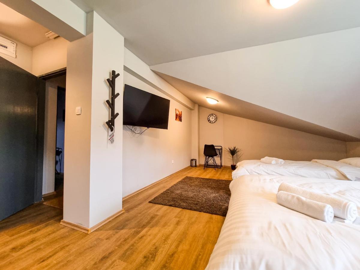 Xxl Rooms Osijek Buitenkant foto