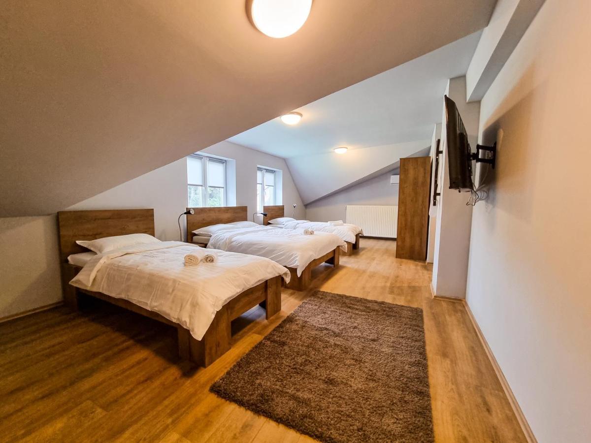 Xxl Rooms Osijek Buitenkant foto