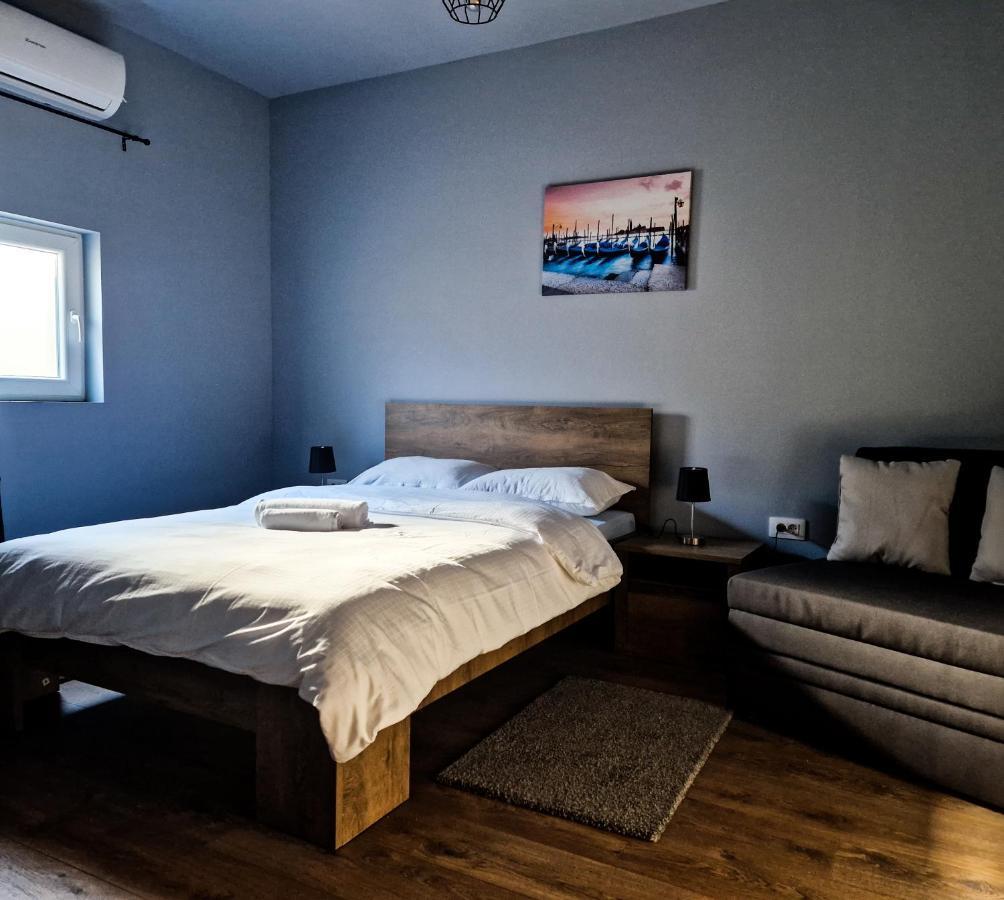 Xxl Rooms Osijek Buitenkant foto
