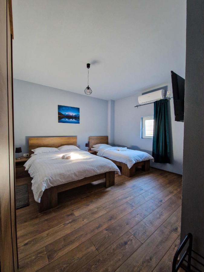 Xxl Rooms Osijek Buitenkant foto