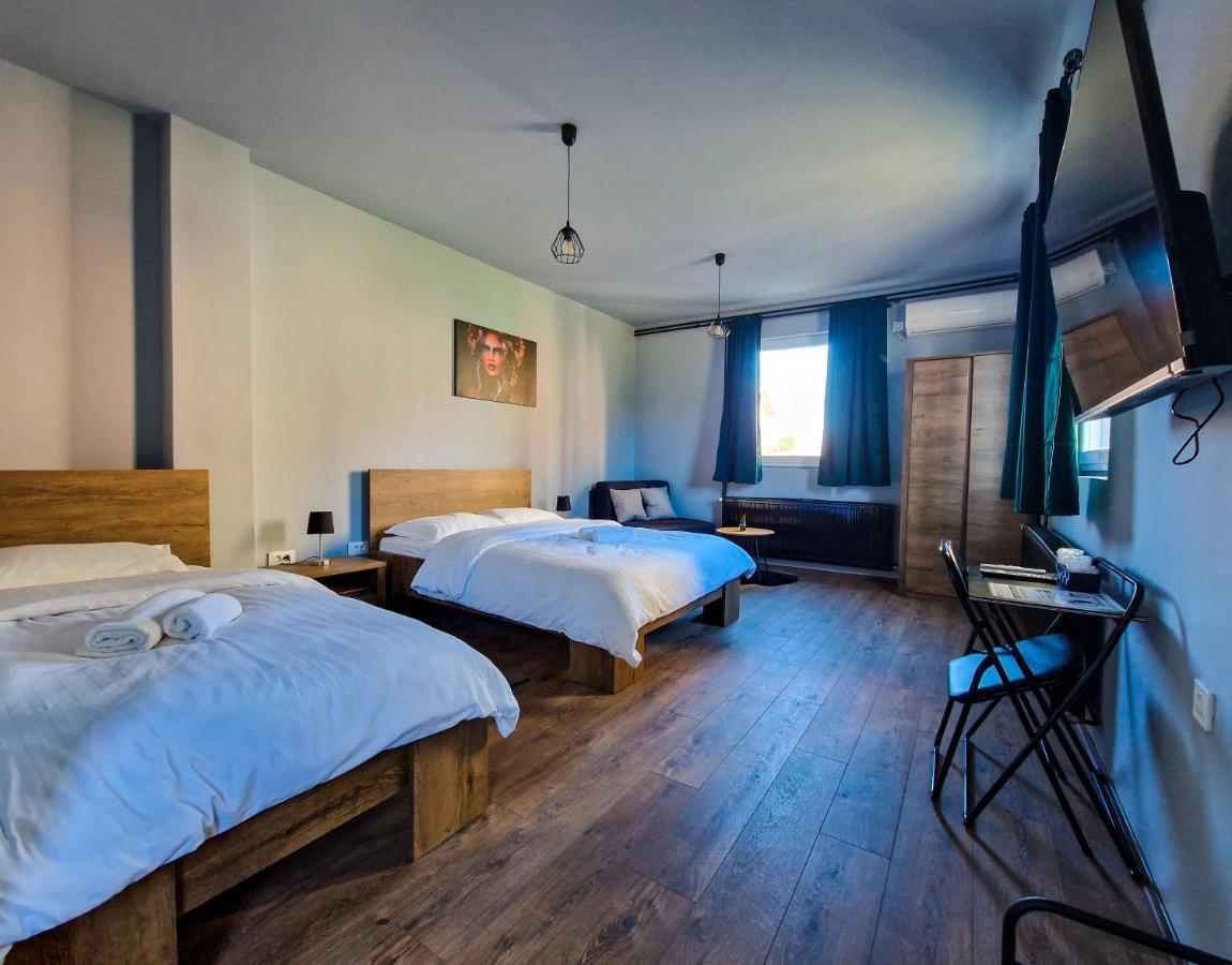 Xxl Rooms Osijek Buitenkant foto