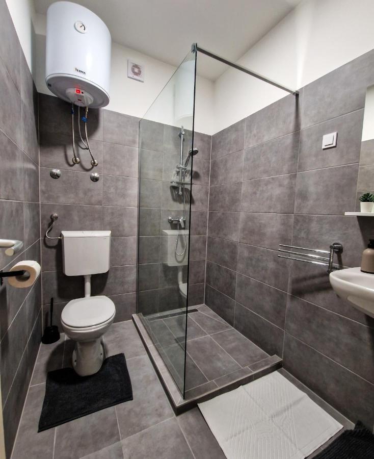 Xxl Rooms Osijek Buitenkant foto
