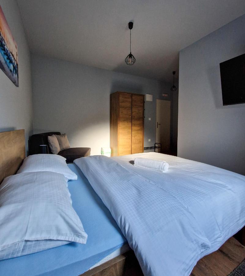 Xxl Rooms Osijek Buitenkant foto