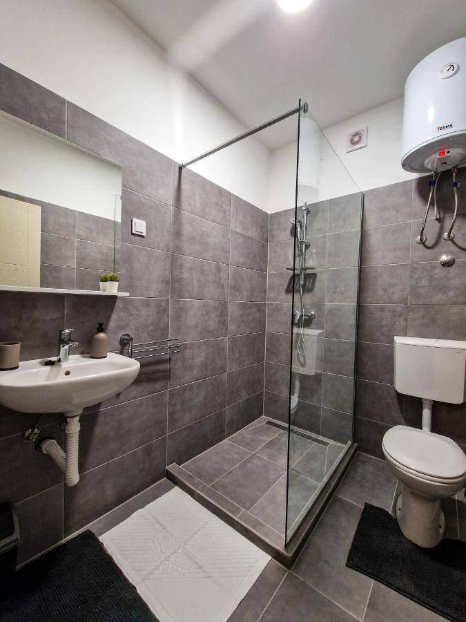 Xxl Rooms Osijek Buitenkant foto