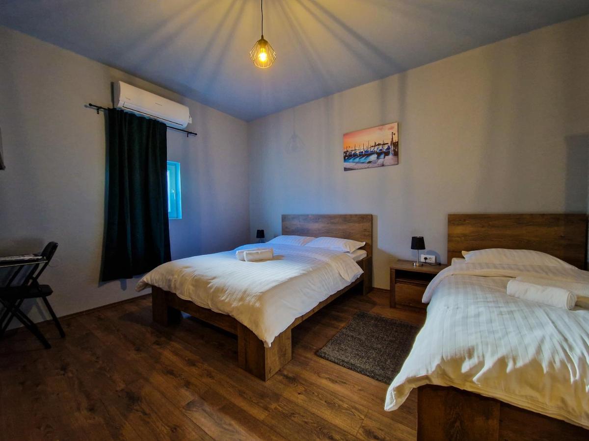 Xxl Rooms Osijek Buitenkant foto