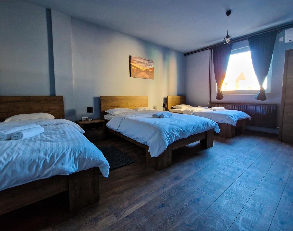Xxl Rooms Osijek Buitenkant foto