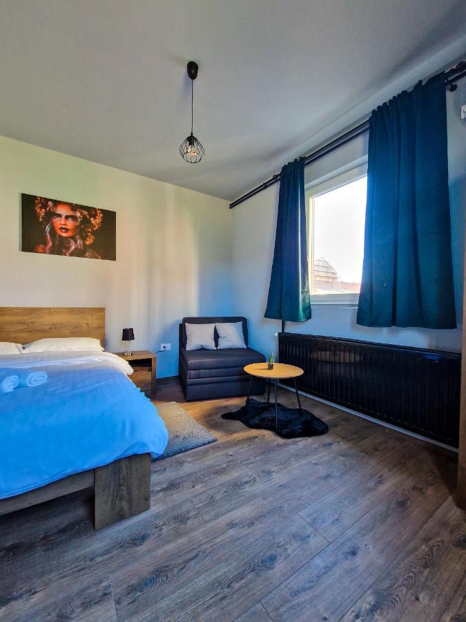 Xxl Rooms Osijek Buitenkant foto