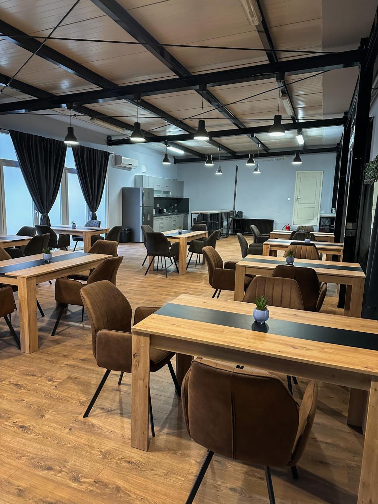 Xxl Rooms Osijek Buitenkant foto